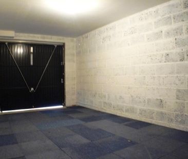 2 bedroom coach house to rent - Photo 2