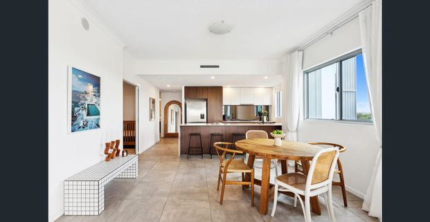 Modern Lakeside Luxury with Expansive Views - Photo 1