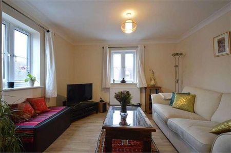 Hanbury Square, Petersfield, Hampshire, GU31 - Photo 2