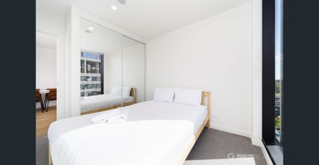 Premium Modern Apartment in Central Box Hill | 3 Beds, 2 Bath, Car Park - Photo 4