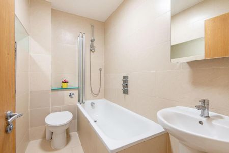 2 bedroom flat to rent - Photo 4