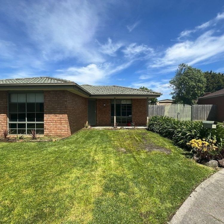 Beautiful Three-Bedroom Home in Sought-After Courtenay Gardens Estate! - Photo 1