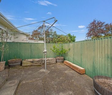 Tidy two bedroom unit - semi furnished - Photo 5