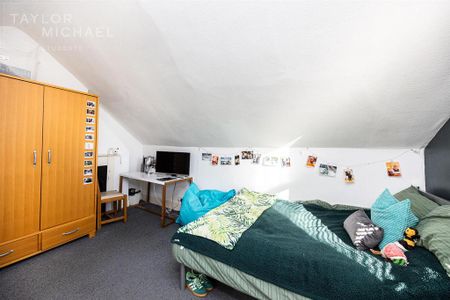 4 bedroom end of terrace house to rent - Photo 4