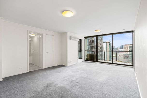 MODERN AND SPACIOUS TWO BEDROOM APARTMENT IN SOUTHBANK - Photo 1