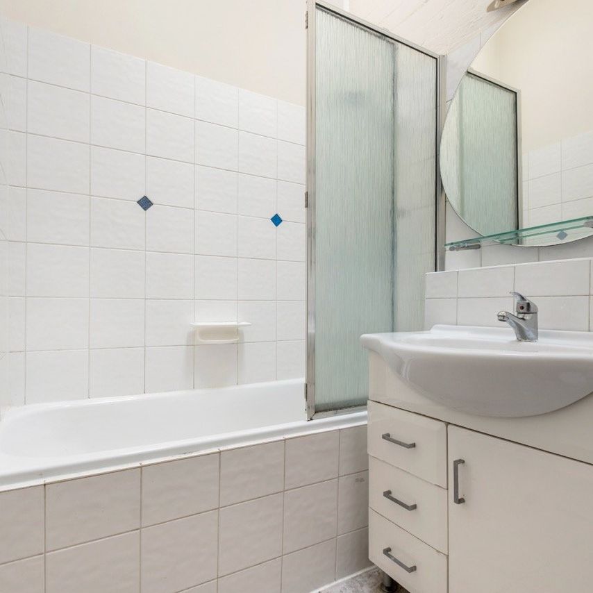 2/18 Johnstone Street, Malvern VIC 3144 - Photo 1