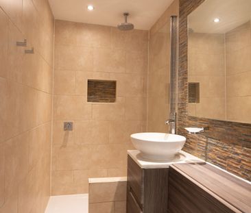 Large double room- City Centre- Cinema Room - Photo 5