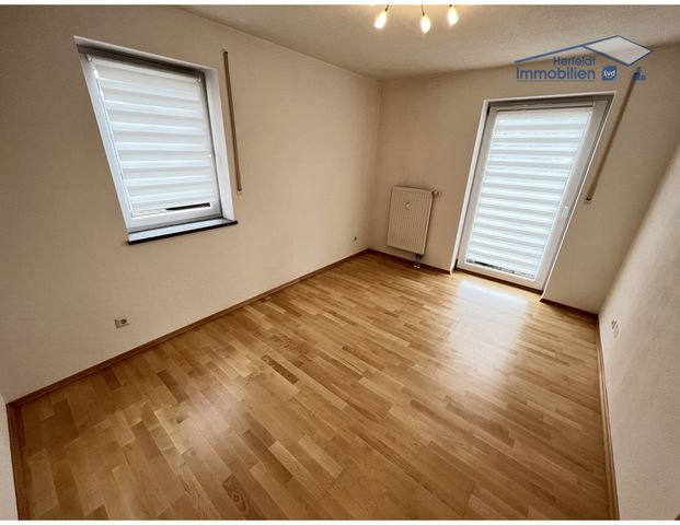 Gepflegte 2,5 Zimmer-Erdgeschoss-Wohnung mit kleinem Gartenanteil + Terrasse in beliebter Lage - Photo 1