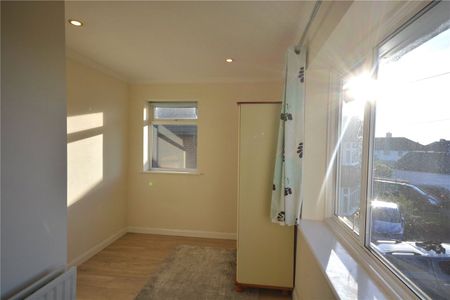 Stoneleigh Crescent, Epsom, Surrey, KT19 0RP - Photo 3