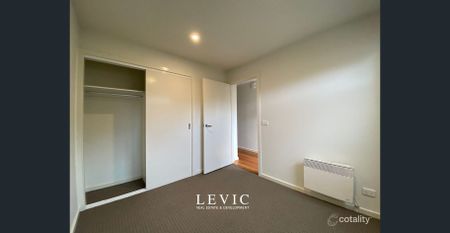 Modern Comfort Meets Urban Convenience in the Heart of Footscray - Photo 3