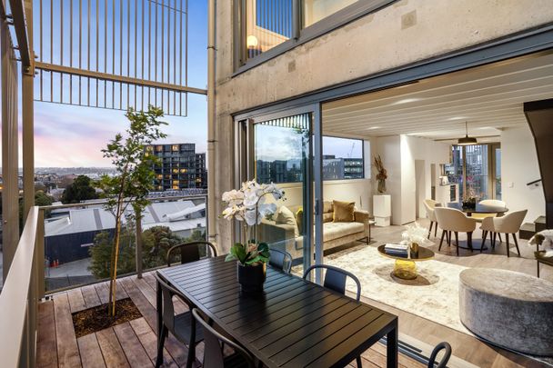 Exclusive Apartment With 2x Secure Parking - Photo 1