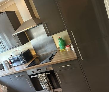 Room in a Shared House, First Drive, NW10 - Photo 1