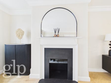 3 Bedroom Mews, Woods mews, Mayfair, W1K - Photo 4