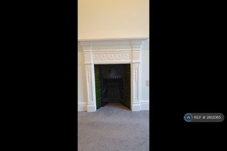 4 bedroom detached house to rent - Photo 5