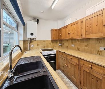 3 bedroom end of terrace house to rent - Photo 3