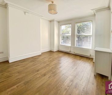 6 bedroom semi-detached house to rent - Photo 2
