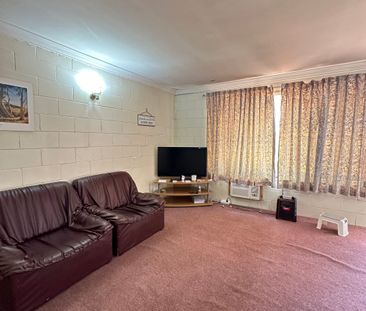 Semi furnished easy to maintain Unit Close to Kalgoorlie CBD - Photo 2