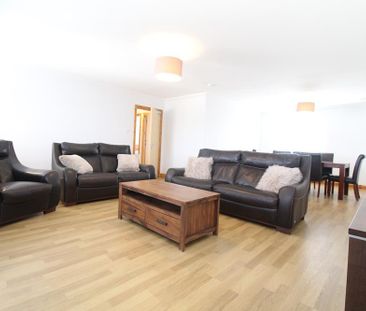 3 bedroom flat to rent - Photo 6
