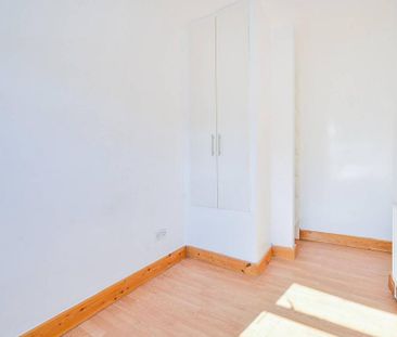 3 bedroom flat to rent - Photo 6