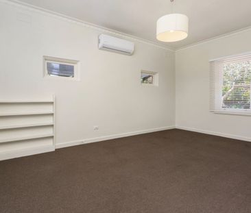 Prime Location! - Photo 2