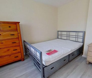 4 bedroom semi-detached house to rent - Photo 6