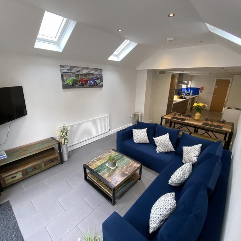 8 bedroom house to rent - Photo 1