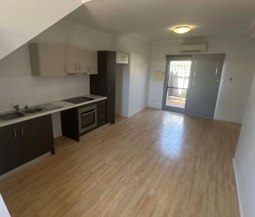 Charming Close to City Centre - Photo 3