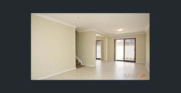 Stunning and Spacious 3 bedroom Townhouse at the heart of Hurstville - Photo 1