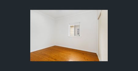 CHARMING THREE BEDROOM COTTAGE - GREAT LOCATION! - Photo 4