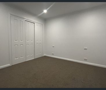 Three bedroom Family Home - Photo 3