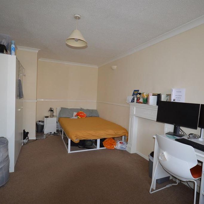 4 bedroom terraced house to rent - Photo 1