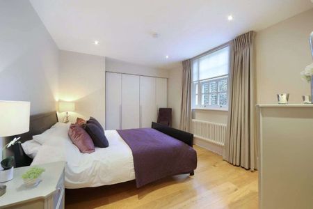 A superb bright, two bedroom second floor flat in a coveted location in the heart of Chelsea. - Photo 3