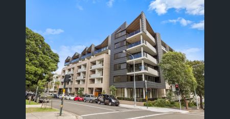 Stunning Light & Bright Apartment with Park Views - Photo 5