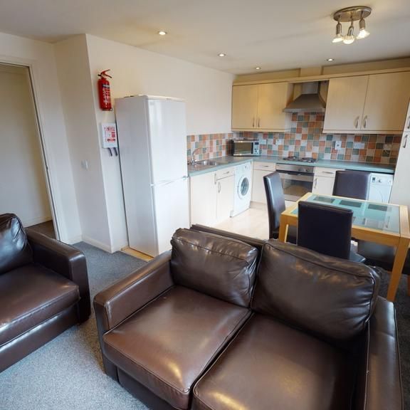 2 bedroom flat to rent - Photo 1