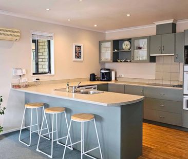 Furnished or Unfurnished - Your choice! - Photo 3