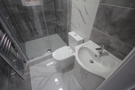 1 bedroom ground floor flat to rent - Photo 5