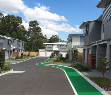 ULTRA MODERN LUXURY 3 BEDROOM TOWNHOUSE with DUCTED AIR-CON - Photo 1