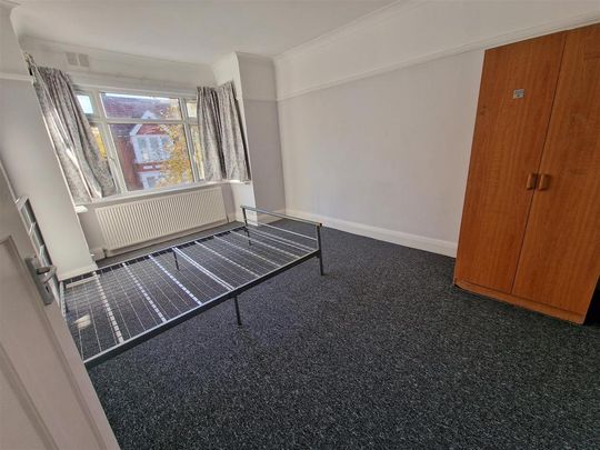 4 bedroom semi-detached house to rent - Photo 1