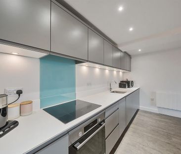 2 bedroom penthouse to rent - Photo 3