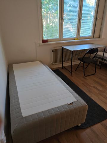 Malmköpingsvägen, Bandhagen - Photo 2