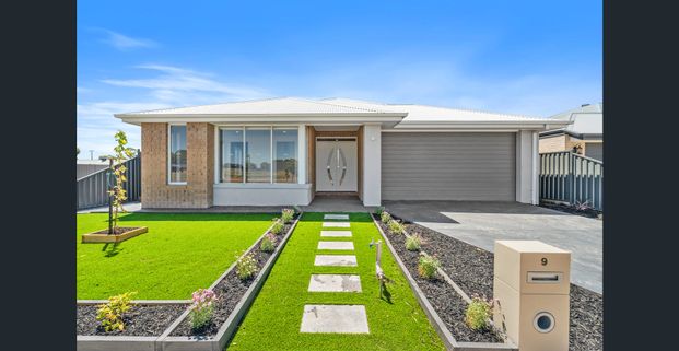 Luxury Family Living in Glanmire Estate – 9 Gorman Drive, Yarrawonga - Photo 1