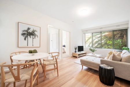 Elevated and sun filled Living - Photo 3