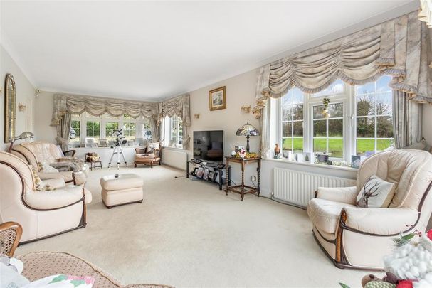 4 bedroom detached house to rent - Photo 1