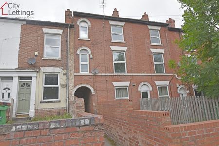 4 Bedroom End Terraced House - Photo 4