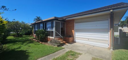 Air Conditioned Family Home - Photo 4