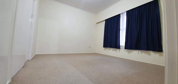 Charming 2BR Unit in Totara Vale! - Photo 1