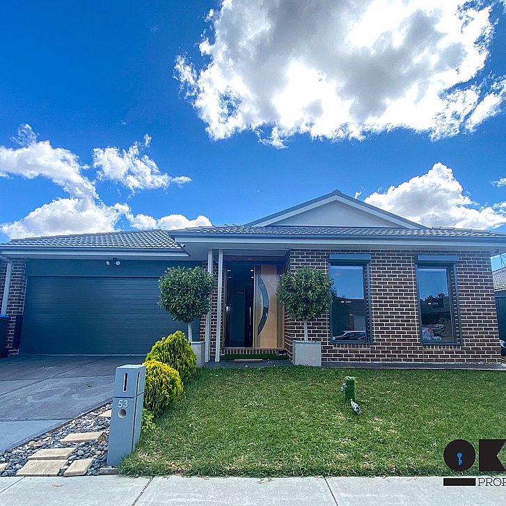 A Well kept family home for rent in featherbrook school catchment - Photo 1