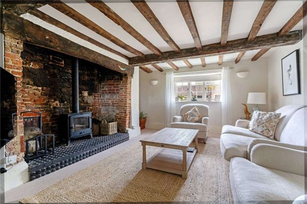 Character two bedroom cottage in favoured village - Photo 1