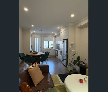 STYLISH TOWNHOUSE CLOSE TO THE CBD - Photo 1