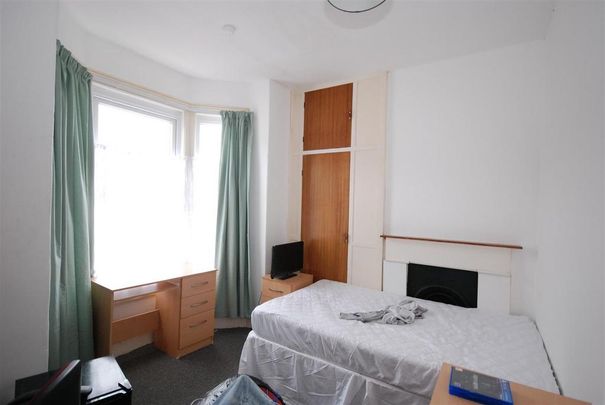 5 bedroom private hall to rent - Photo 1